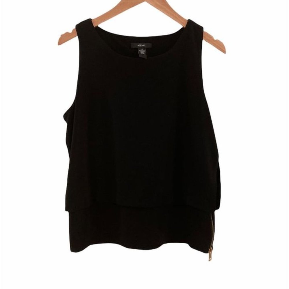 ALFANI Black sleeveless exposed side zipper blouse. Size S
